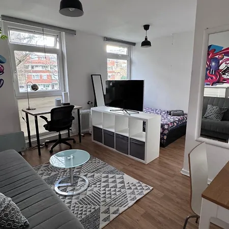 Colourful & Comfy Studio Flat London Exterior photo