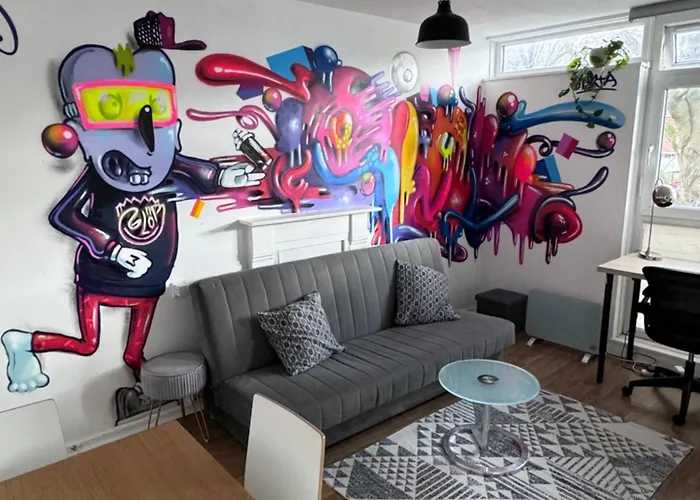 Colourful & Comfy Studio Flat