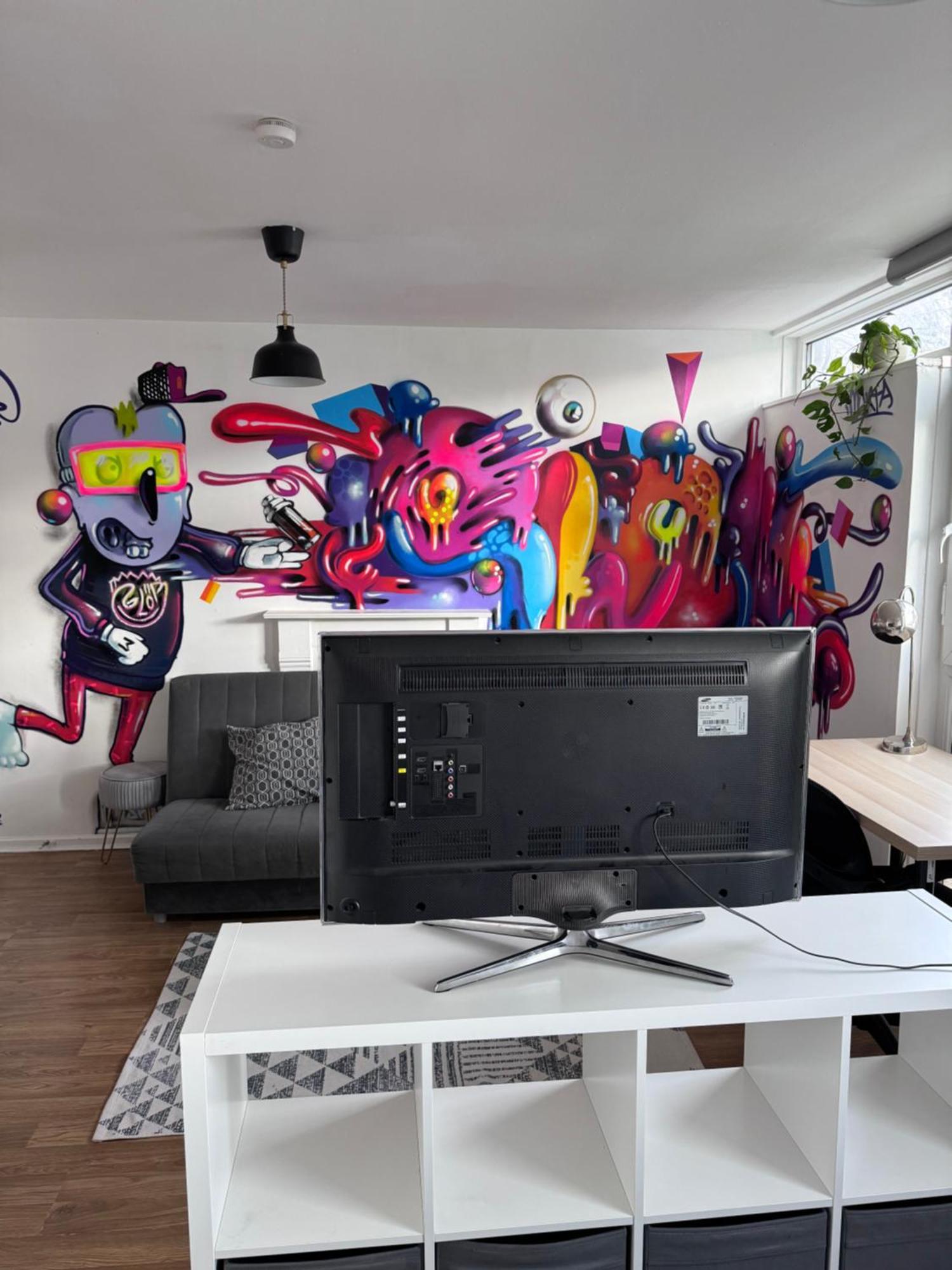 Апартаменты Colourful & Comfy Flat Лондон